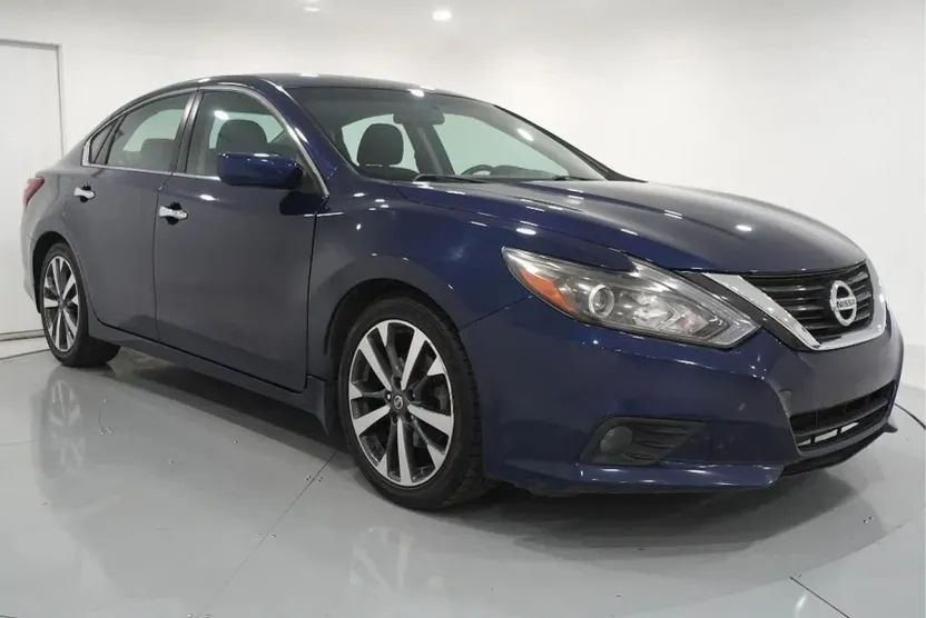 2017 Nissan Altima 2.5 SR photo 1