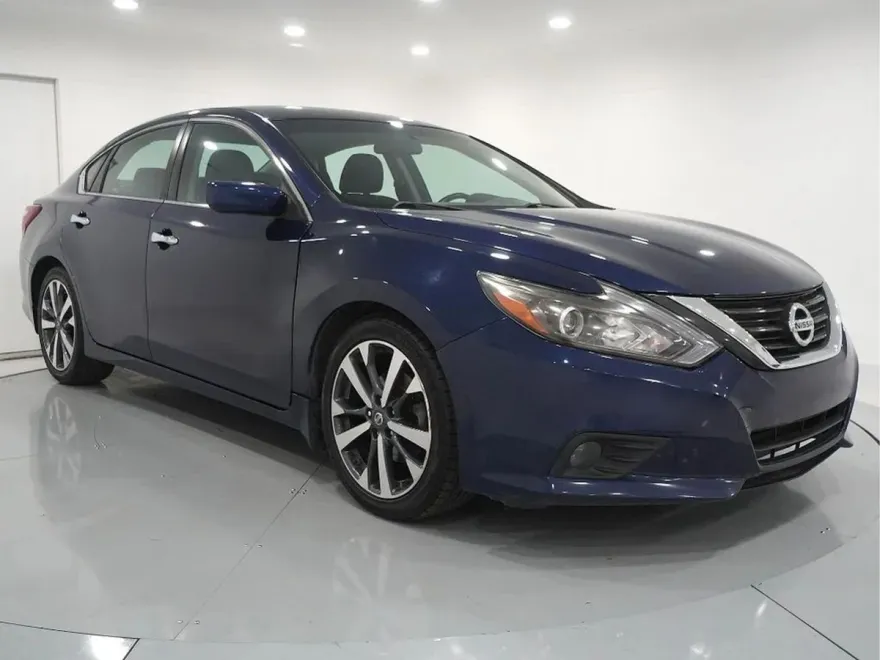 2017 Nissan Altima 2.5 SR photo 1