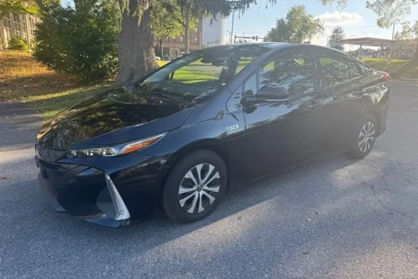 2020 Toyota Prius Prime XLE photo 1