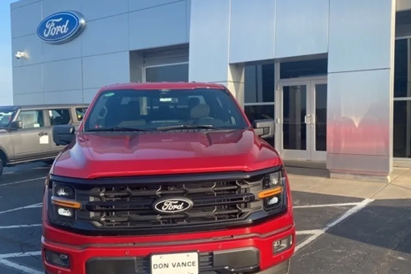 2025 Ford F-150 Lariat photo 1