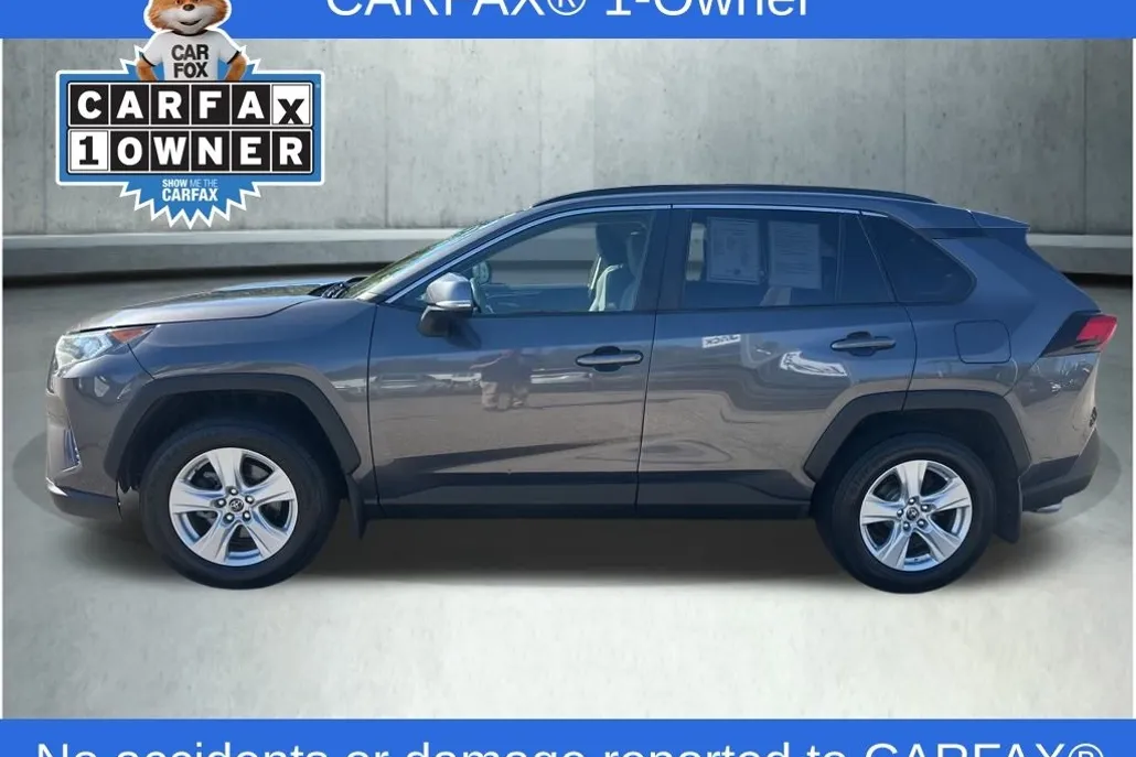 2019 Toyota RAV4 XLE photo 1