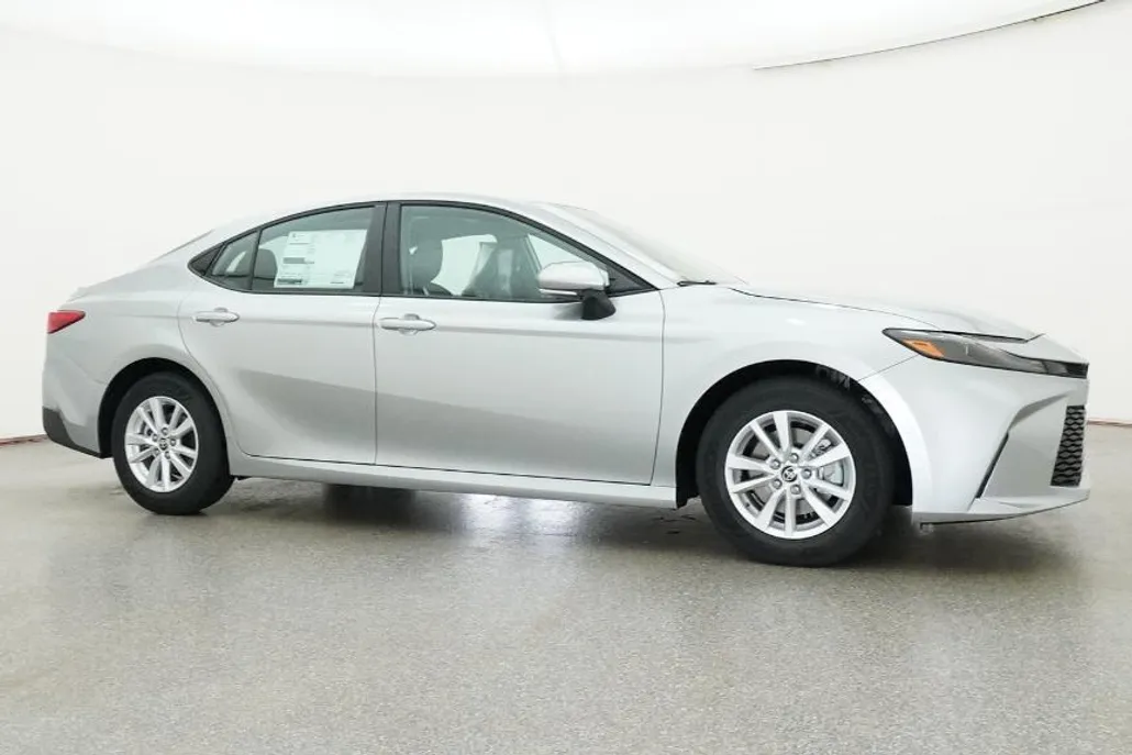 2026 Toyota Camry LE photo 1