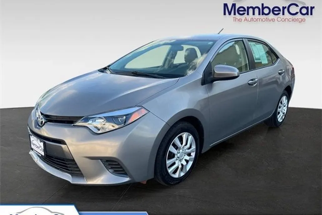 2015 Toyota Corolla LE photo 1