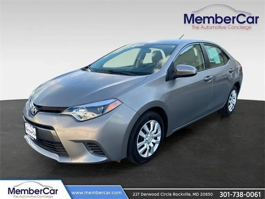 2015 Toyota Corolla LE photo 1