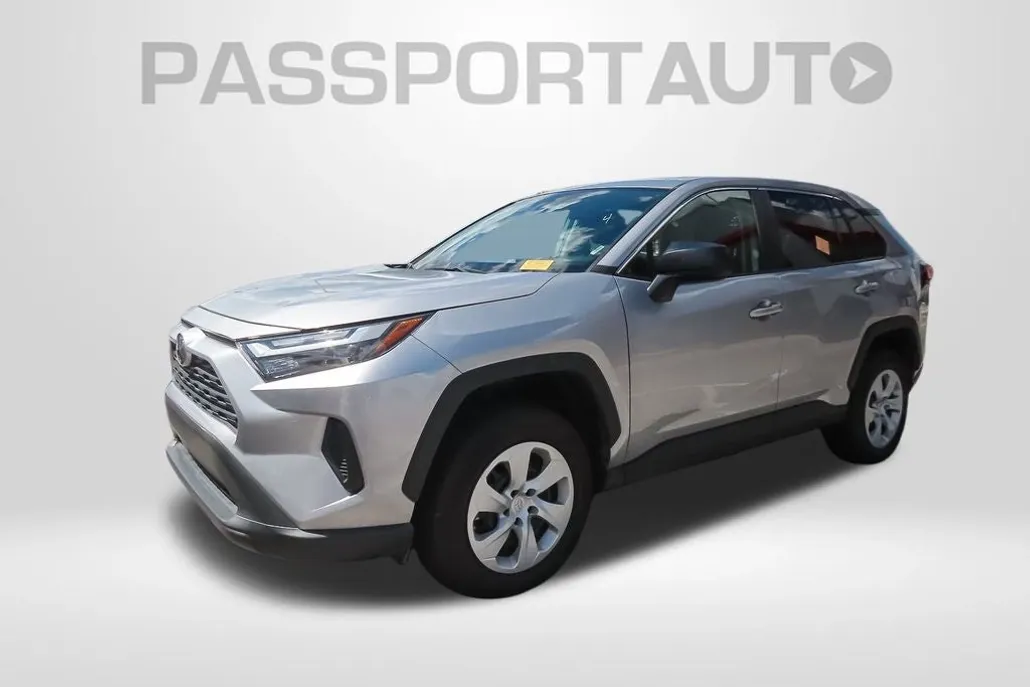2024 Toyota RAV4 LE photo 1
