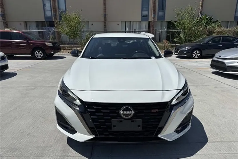 2023 Nissan Altima 2.5 SR photo 1