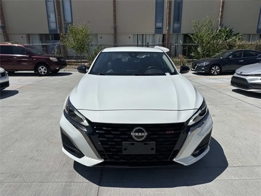 2023 Nissan Altima 2.5 SR photo 1
