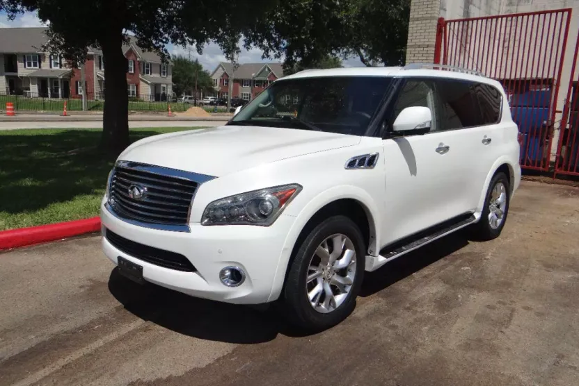 2011 Infiniti QX56 photo 1