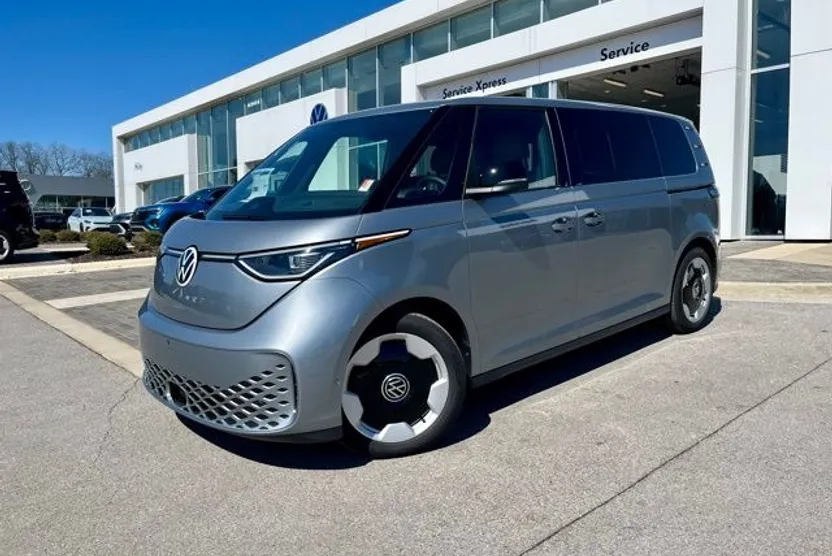 2025 Volkswagen ID. Buzz Pro Plus photo 1