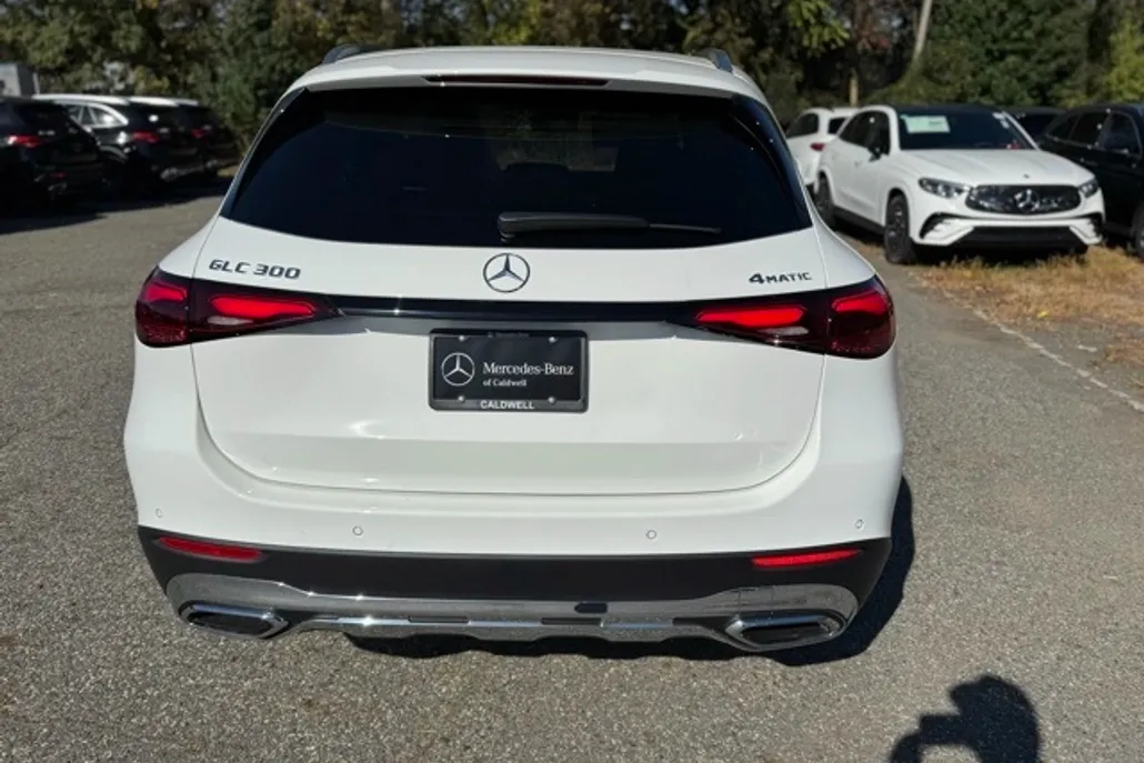 2026 Mercedes Benz GLC 300 4MATIC photo 1