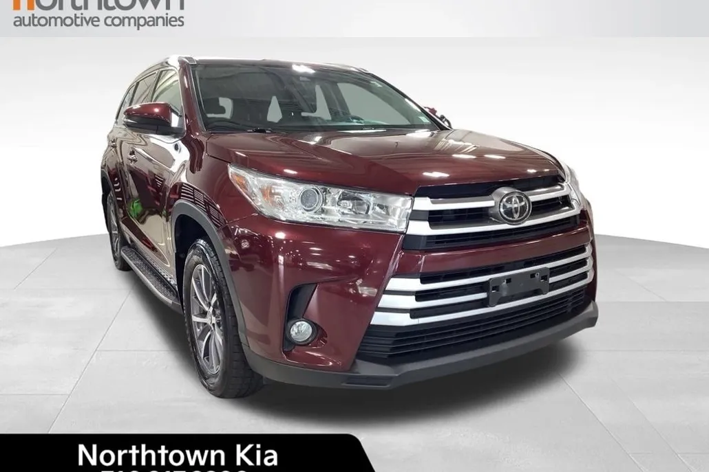 2017 Toyota Highlander XLE photo 1