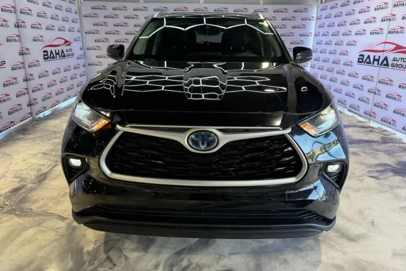 2021 Toyota Highlander Hybrid XLE photo 1
