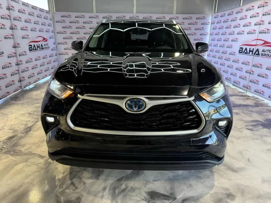 2021 Toyota Highlander Hybrid XLE photo 1