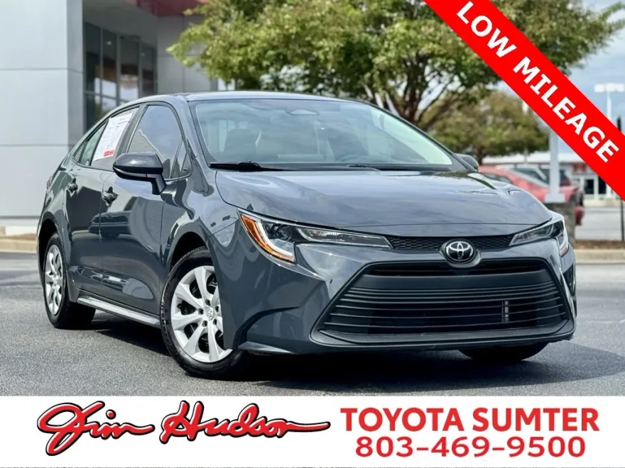 2024 Toyota Corolla LE photo 1