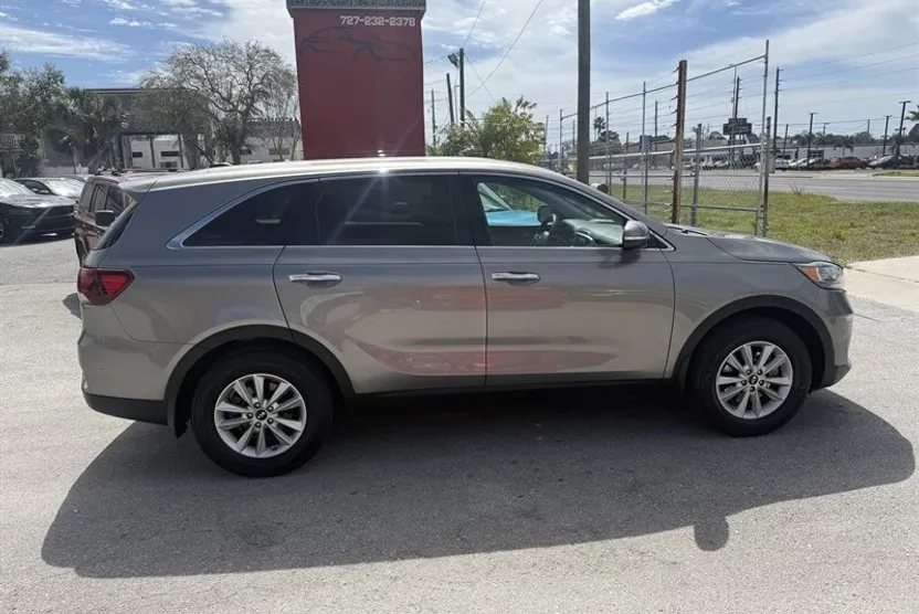 2019 Kia Sorento LX photo 1