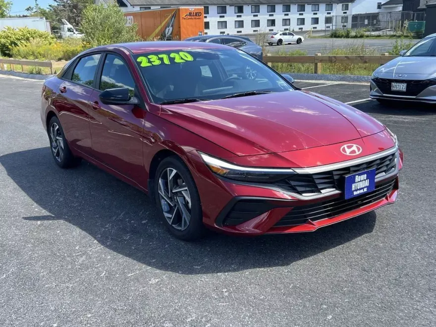2025 Hyundai Elantra SEL Sport photo 1