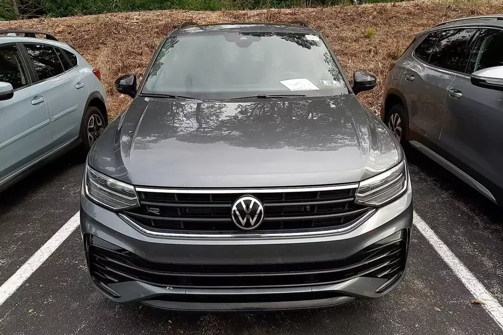 2023 Volkswagen Tiguan SE R-Line Black photo 1