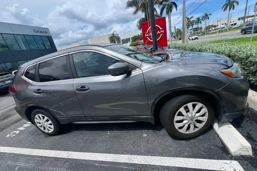 2018 Nissan Rogue S photo 1