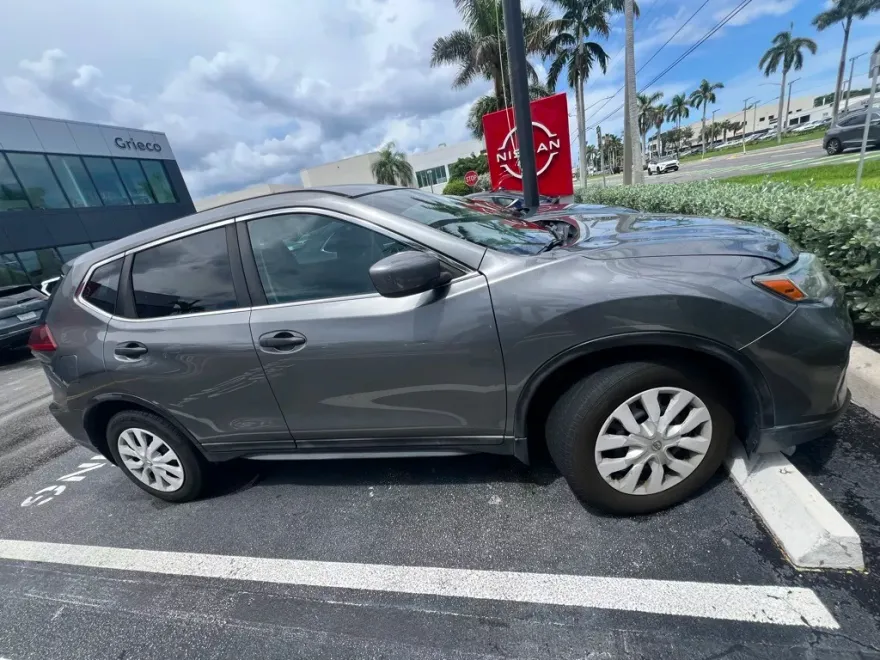 2018 Nissan Rogue S photo 1