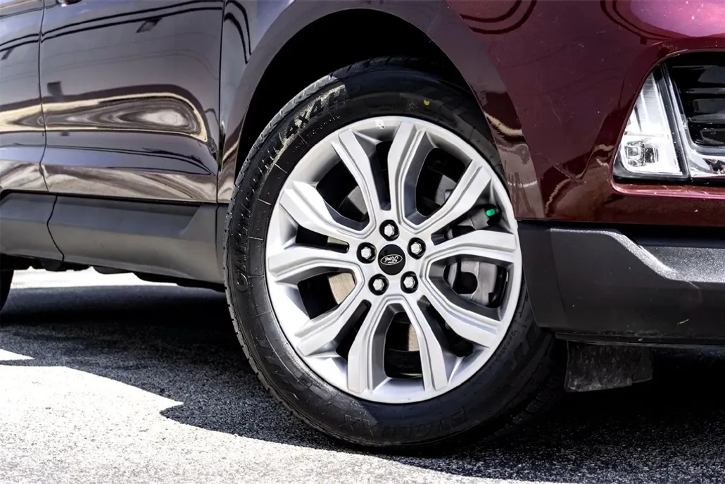 2024 Ford Edge Titanium photo 1