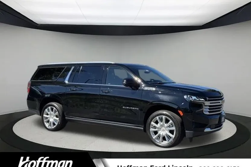 2022 Chevrolet Suburban High Country photo 1