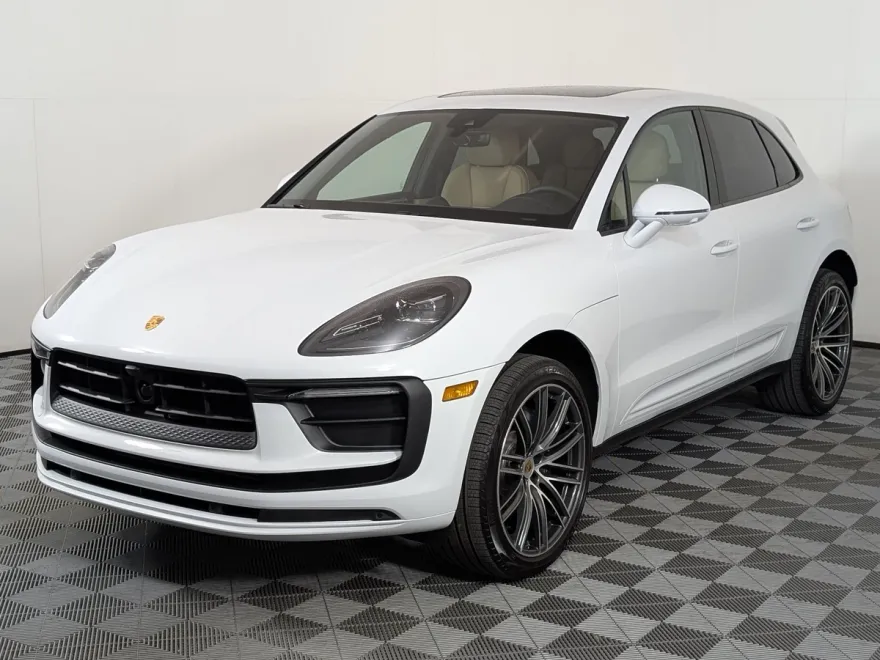 2025 Porsche Macan T photo 1