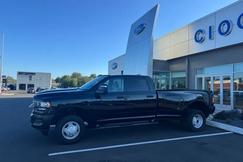 2024 Ram 3500 Tradesman photo 1