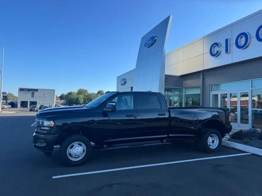 2024 Ram 3500 Tradesman photo 1