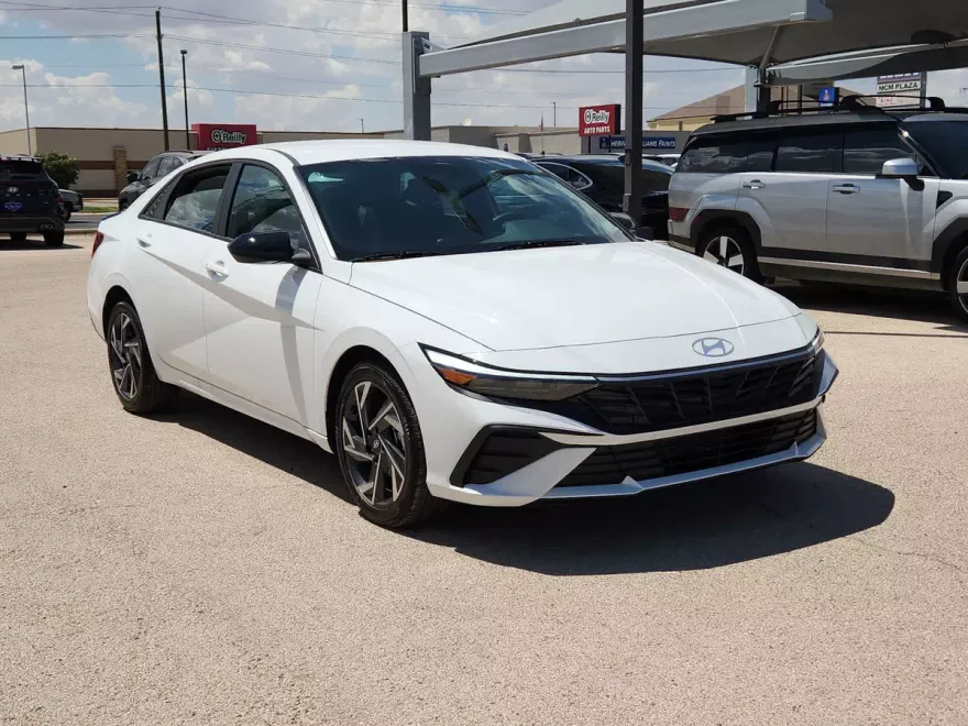 2025 Hyundai Elantra SEL Sport photo 1
