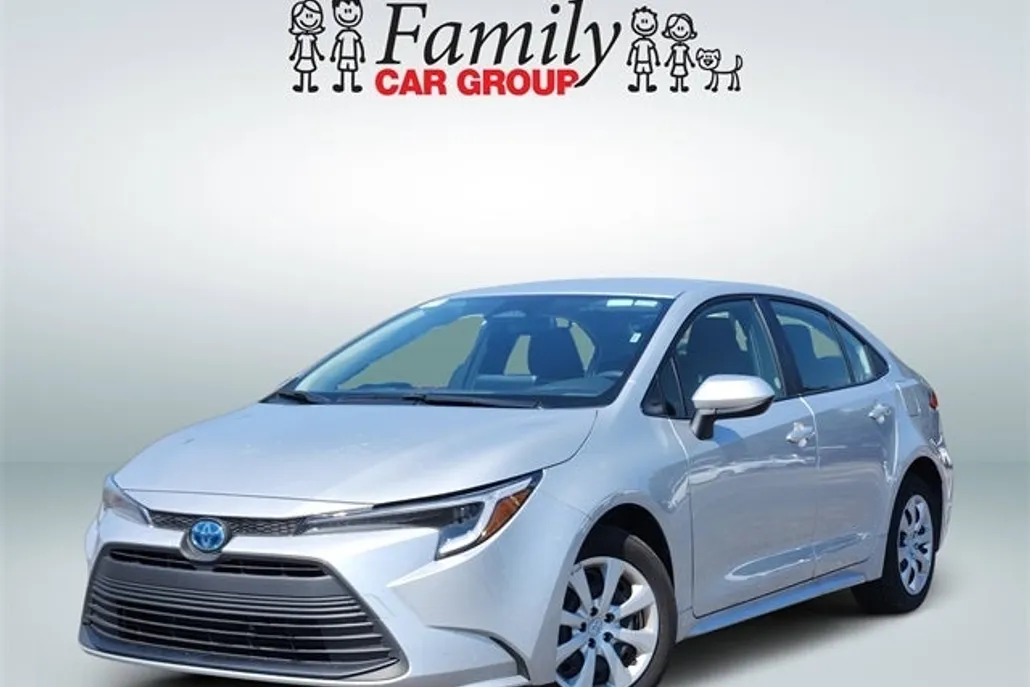 2025 Toyota Corolla Hybrid LE photo 1
