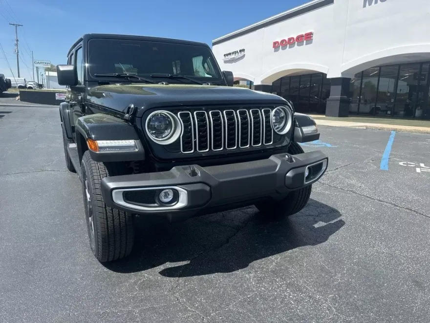 2025 Jeep Wrangler Sahara photo 2