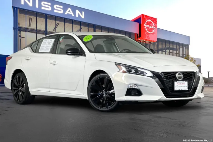 2022 Nissan Altima 2.5 SR photo 1