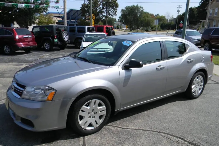 2014 Dodge Avenger SE photo 1