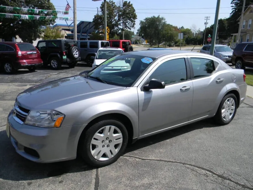 2014 Dodge Avenger SE photo 1