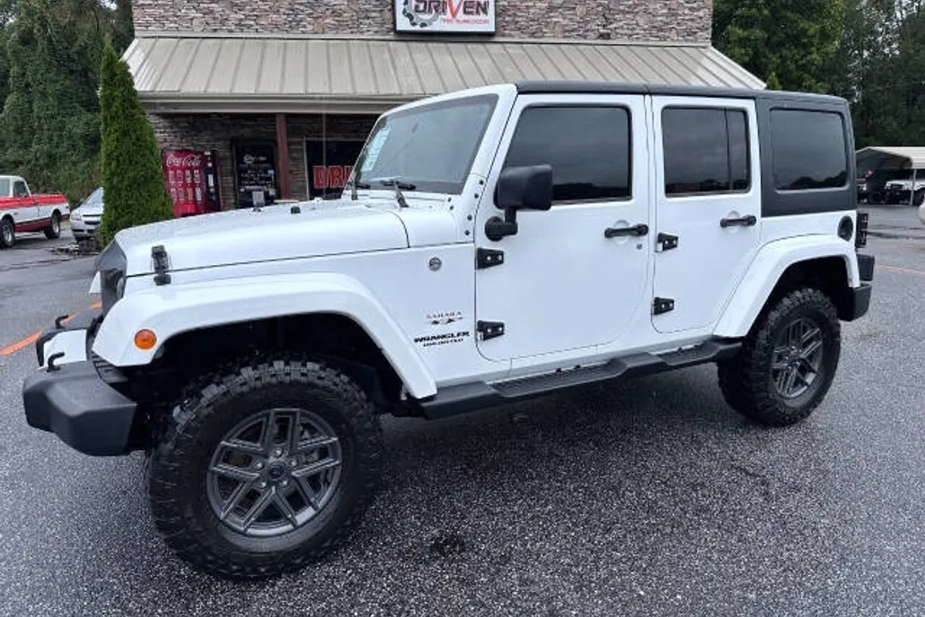 2016 Jeep Wrangler Unlimited Sahara photo 1