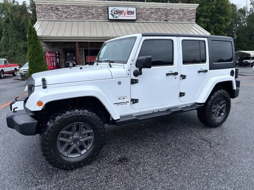 2016 Jeep Wrangler Unlimited Sahara photo 1