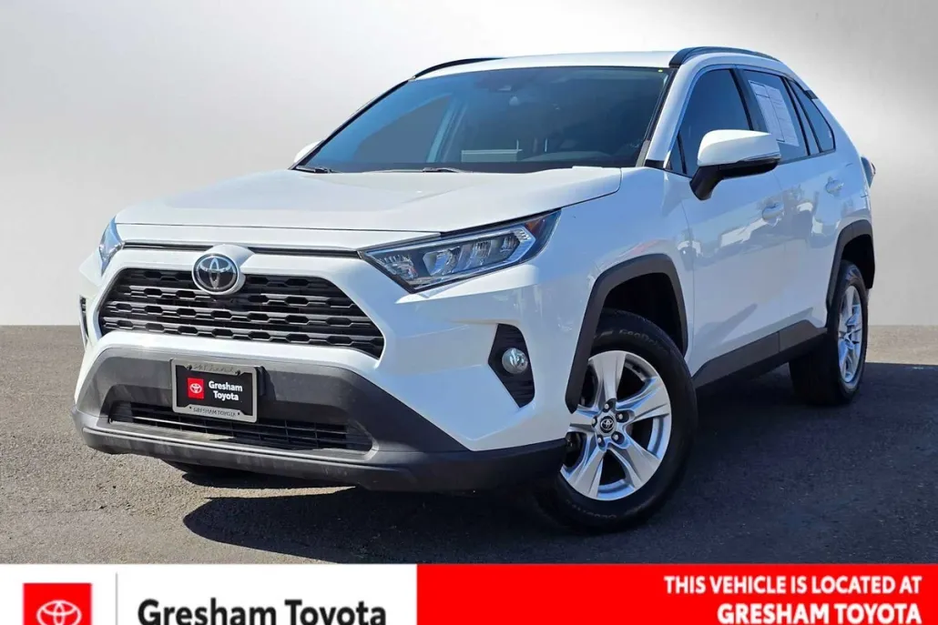 2021 Toyota RAV4 XLE photo 1