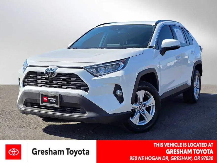 2021 Toyota RAV4 XLE photo 1