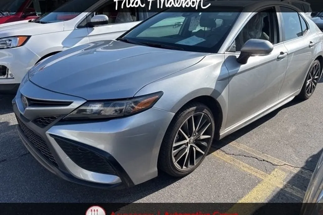2024 Toyota Camry SE photo 1