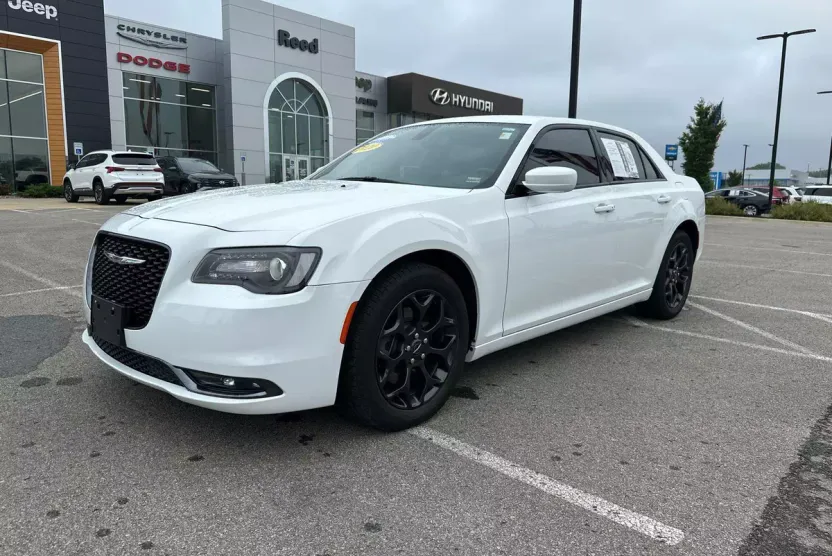 2020 Chrysler 300 photo 1