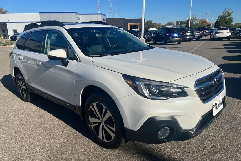 2019 Subaru Outback Limited photo 1