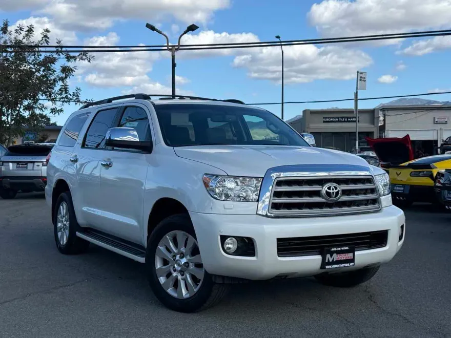 2013 Toyota Sequoia Platinum photo 1
