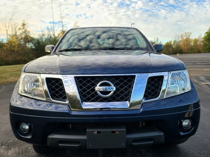 2019 Nissan Frontier Crew Cab SV photo 1