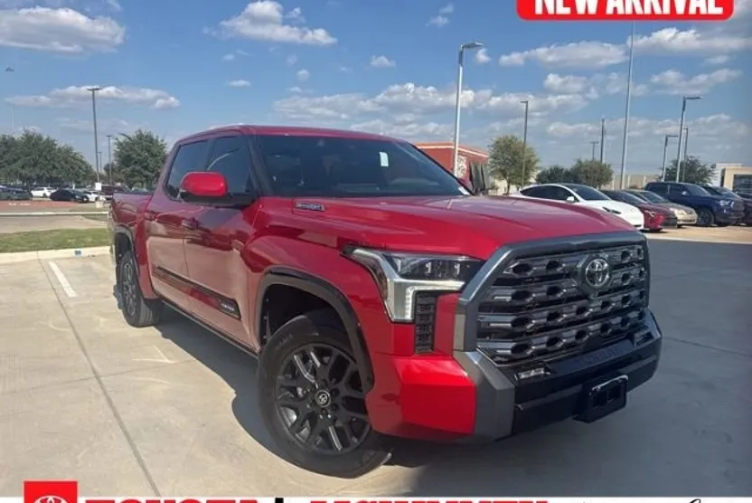2025 Toyota Tundra Platinum photo 1