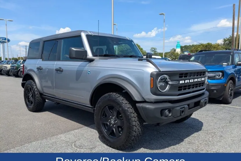 2024 Ford Bronco Black Diamond photo 1