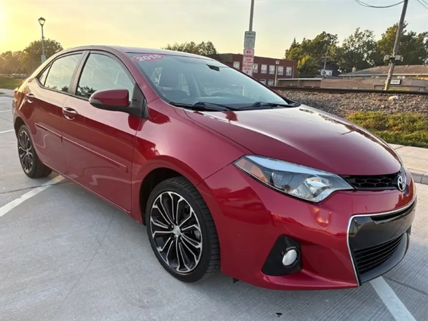 2015 Toyota Corolla L photo 1