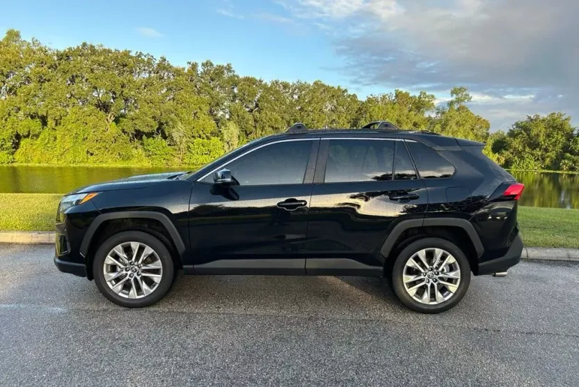 2025 Toyota RAV4 XLE Premium photo 1