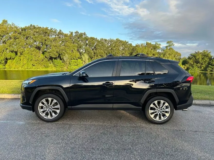 2025 Toyota RAV4 XLE Premium photo 1