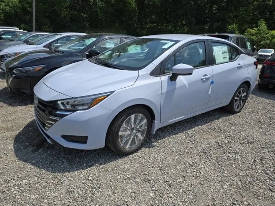 2025 Nissan Versa 1.6 SV photo 1