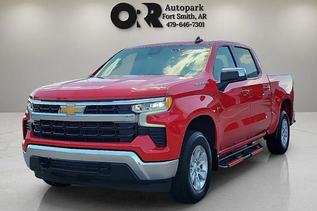 2024 Chevrolet Silverado 1500 LT photo 1